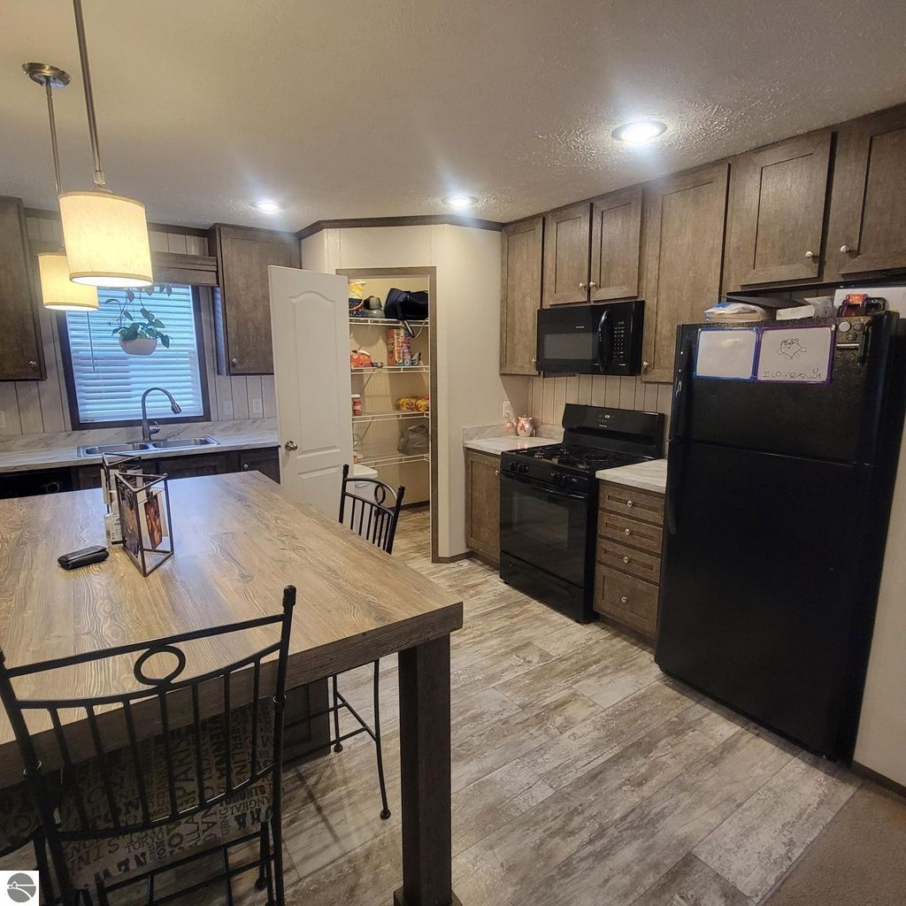 Photo of 1024 Pebble Creek, Mt Pleasant, MI 48858 (MLS # 1939607)