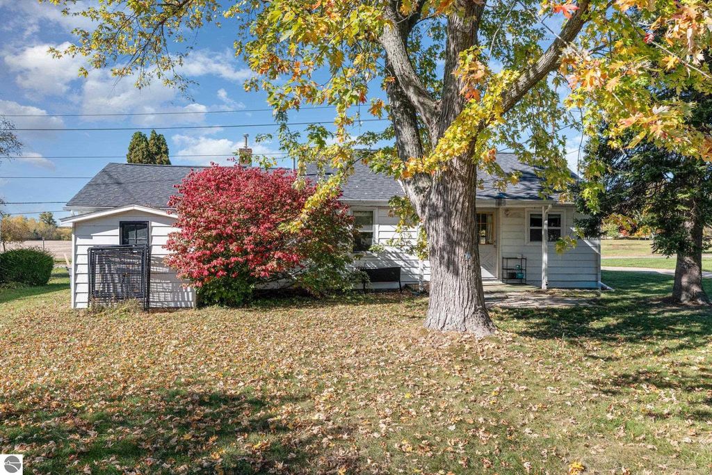 Photo of 208 N Bradley Street, Mt Pleasant, MI 48858 (MLS # 1939691)