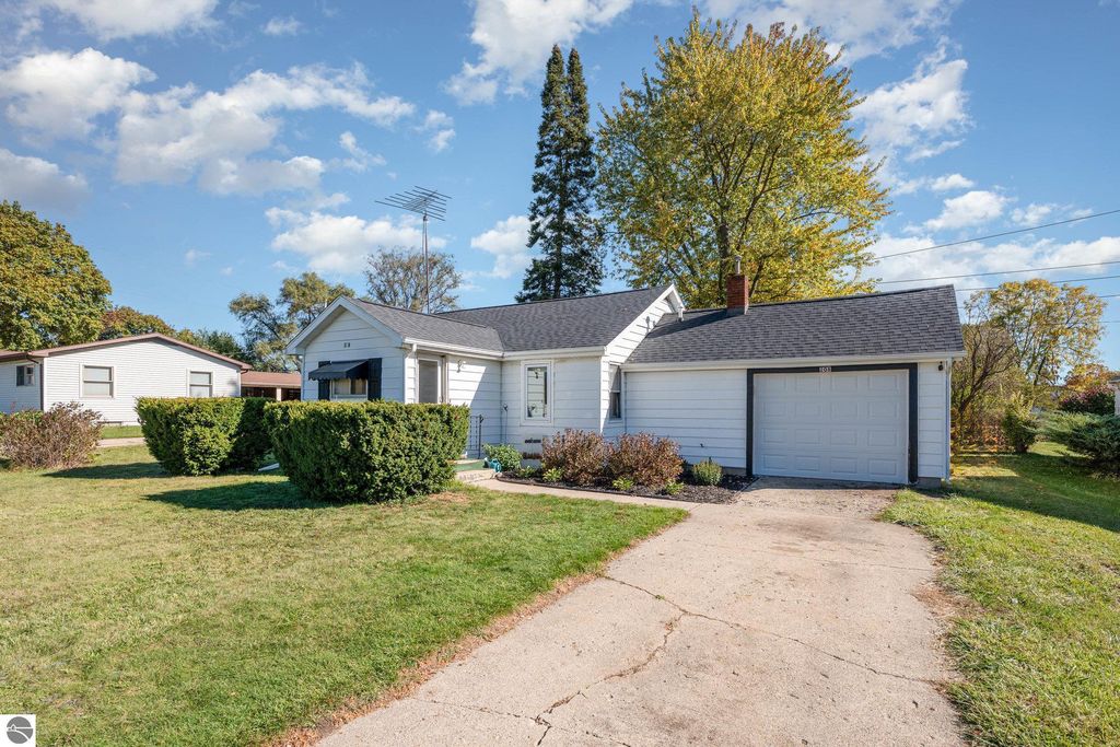 Photo of 208 N Bradley Street, Mt Pleasant, MI 48858 (MLS # 1939691)