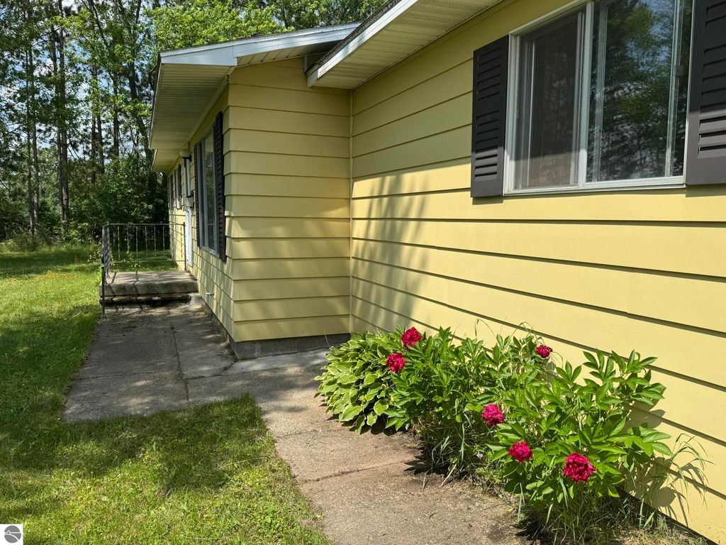 Photo of 2351 S McGee Road, Lake City, MI 49651 (MLS # 1935432)
