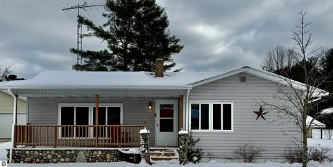 Photo of 704 Wadsworth, East Tawas, MI 48730 (MLS # 1941134)
