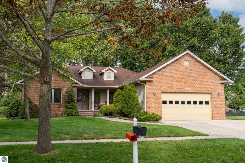Photo of 501 W Grand, Mt Pleasant, MI 48858 (MLS # 1938441)