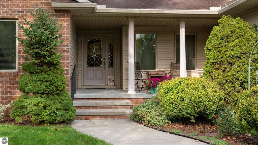 Photo of 501 W Grand, Mt Pleasant, MI 48858 (MLS # 1938441)