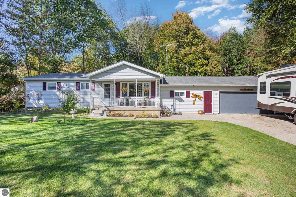 Photo of 3430 N Branch, Beaverton, MI 48612 (MLS # 1939297)