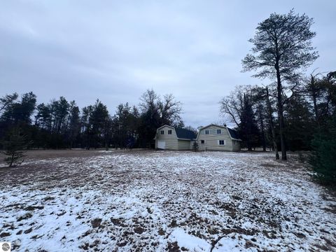 Tiny photo for 11424 Stephan Bridge Road, Roscommon, MI 48653 (MLS # 1940488)