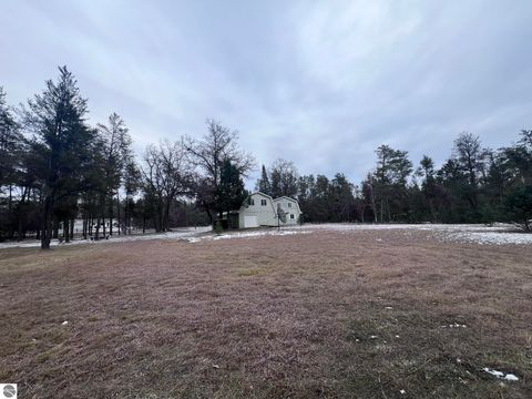 Tiny photo for 11424 Stephan Bridge Road, Roscommon, MI 48653 (MLS # 1940488)