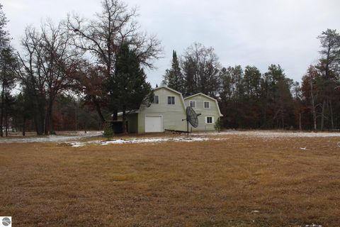 Tiny photo for 11424 Stephan Bridge Road, Roscommon, MI 48653 (MLS # 1940488)