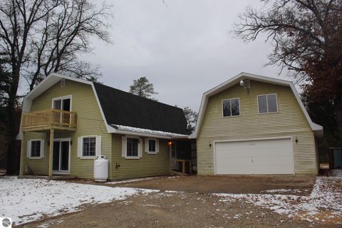 Photo of 11424 Stephan Bridge Road, Roscommon, MI 48653 (MLS # 1940488)