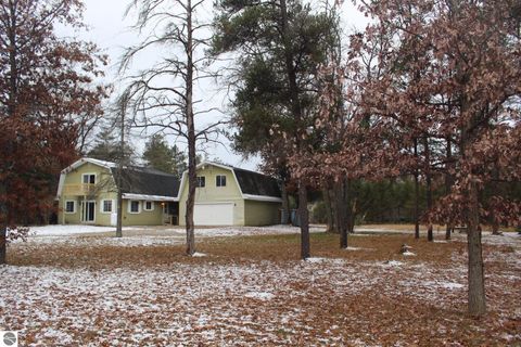 Tiny photo for 11424 Stephan Bridge Road, Roscommon, MI 48653 (MLS # 1940488)