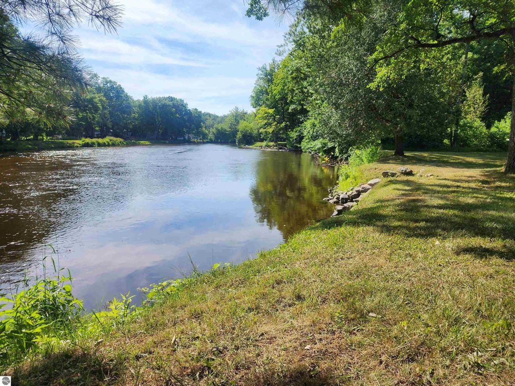 Photo of 3251 Timberlane, Evart, MI 49631 (MLS # 1936805)