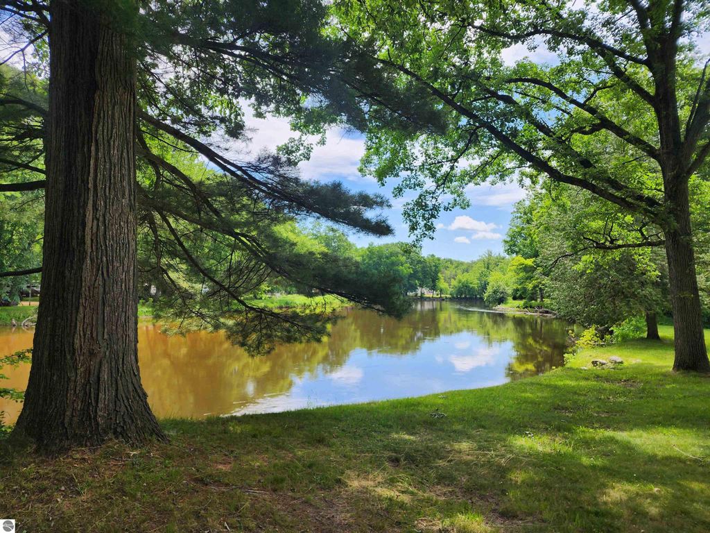 Photo of 3251 Timberlane, Evart, MI 49631 (MLS # 1936805)