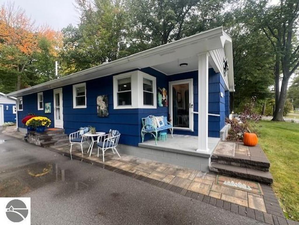 Photo of 1522 Douglas Drive, Tawas City, MI 48730 (MLS # 1938986)