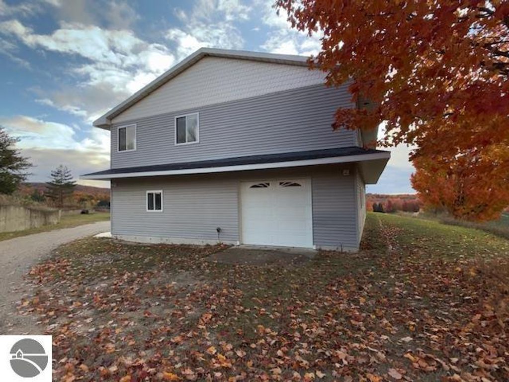 Photo of 4166 N 15 Road, Mesick, MI 49668 (MLS # 1939931)