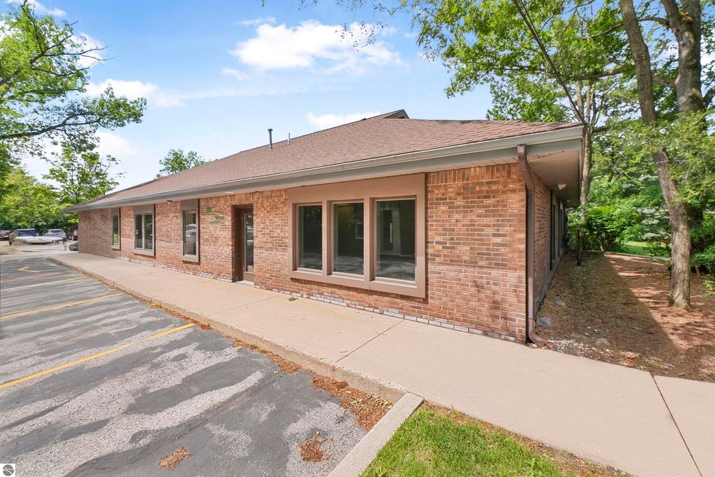 Photo of 551 Garfield Road, S #5, Traverse City, MI 49686 (MLS # 1936088)