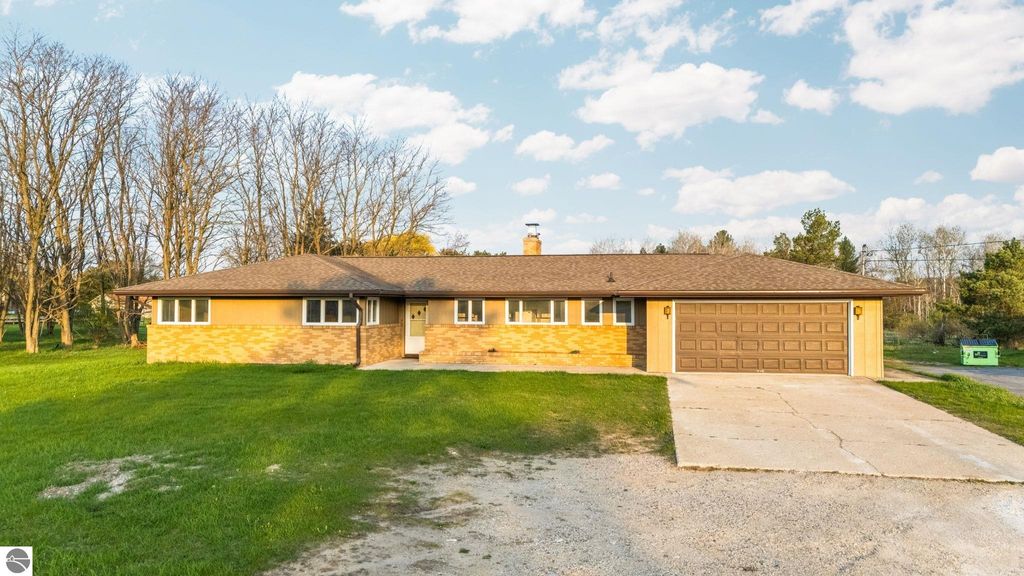 Photo of 402 S Division St, Bellaire, MI 49615 (MLS # 1936833)