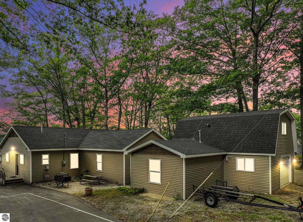 Photo of 8303 W Sapphire, Lake City, MI 49651 (MLS # 1936665)