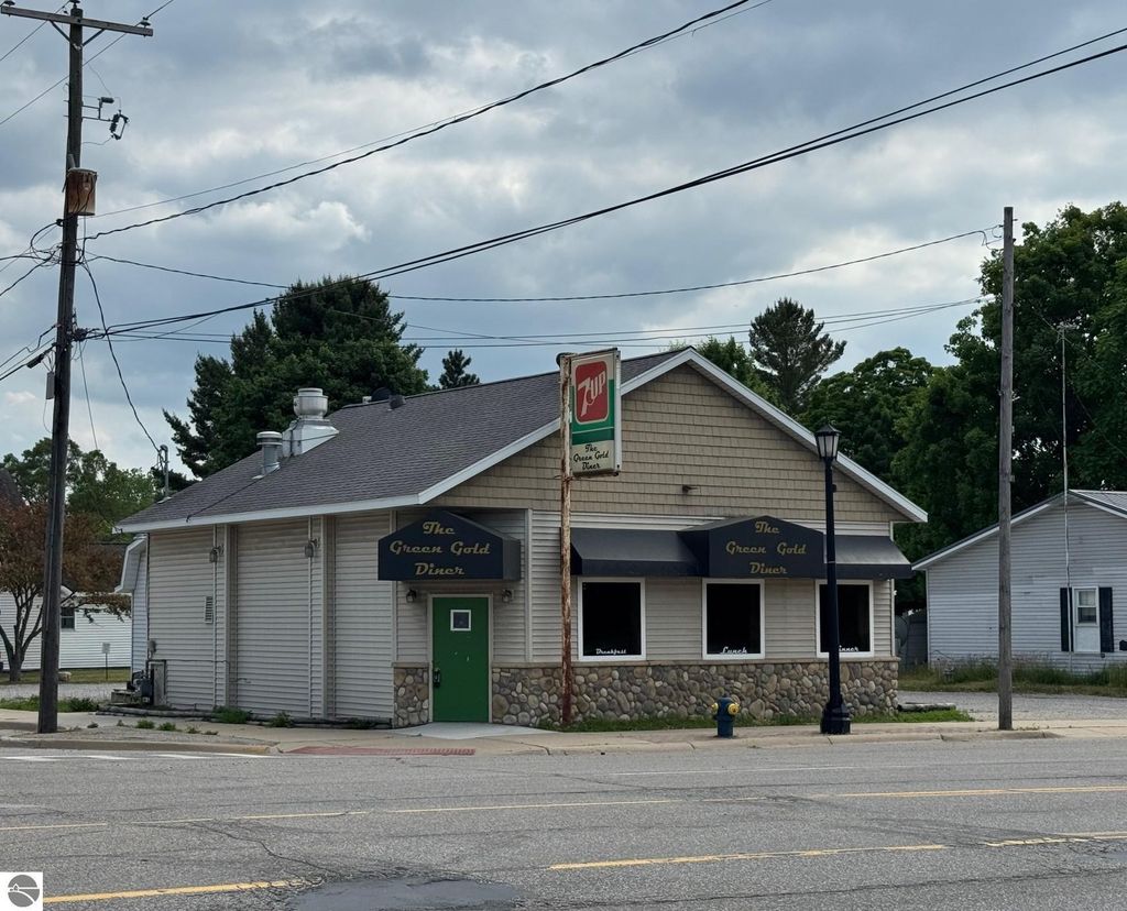 Photo of 201 W 7th Street, Evart, MI 49631 (MLS # 1935503)