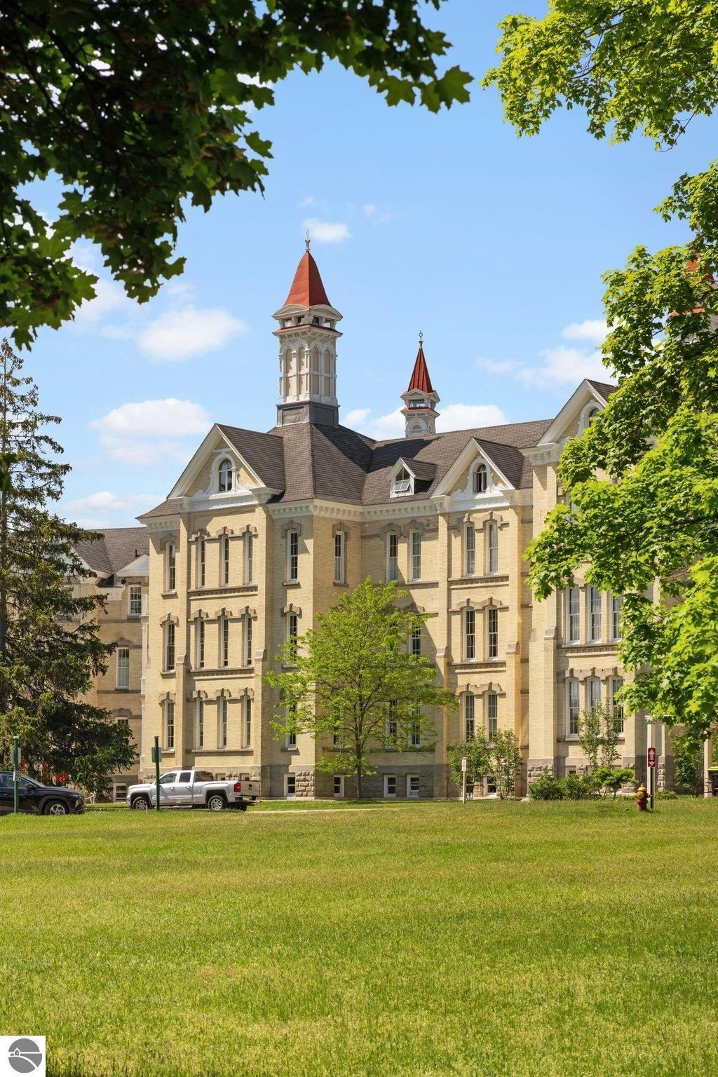 Photo of 800204 Cottageview Drive #204, Traverse City, MI 49684 (MLS # 1939990)