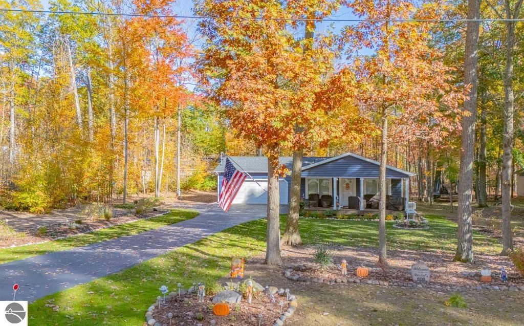 Photo of 600 Winchester Drive, Roscommon, MI 48653 (MLS # 1939847)