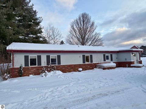 Photo of 385 W Sleights Road, Traverse City, MI 49696 (MLS # 1940946)