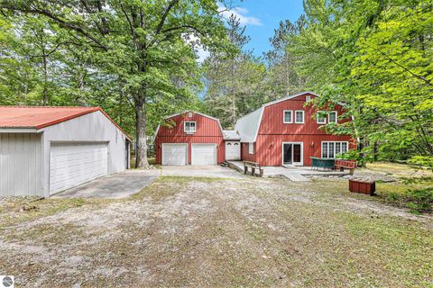 Photo of 11475 NE Lakeview Drive, Kalkaska, MI 49646 (MLS # 1935593)