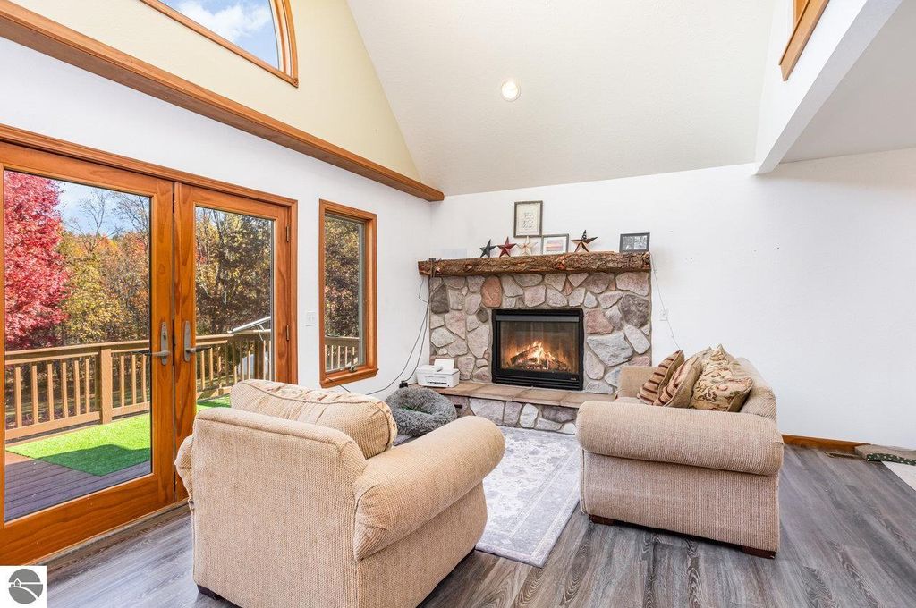 Photo of 823 Valley Stream Court, Harrison, MI 48625 (MLS # 1939702)