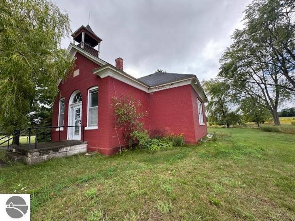 Photo of 6997 E 44 Road, Cadillac, MI 49601 (MLS # 1918275)