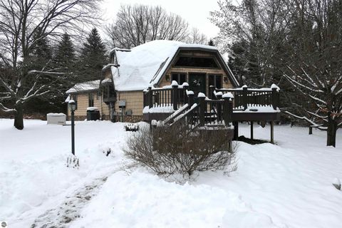 Photo of 1797 Willow Wood Drive, Mt Pleasant, MI 48858 (MLS # 1941136)