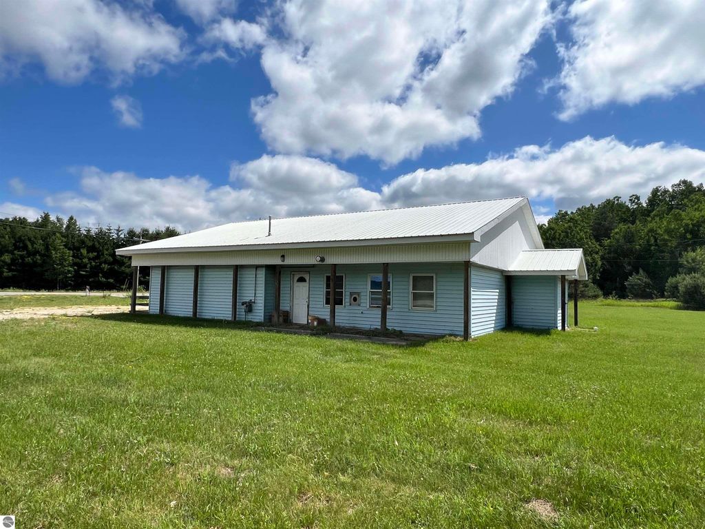 Photo of 6020 E 34 Road, Cadillac, MI 49601 (MLS # 1935759)