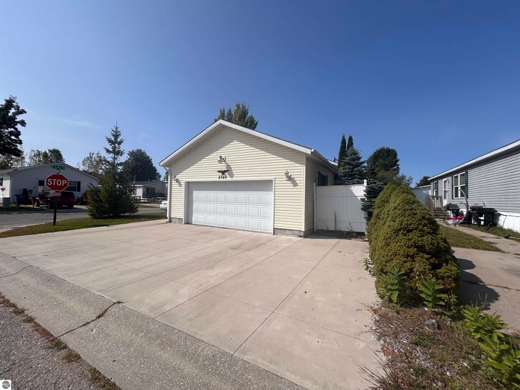 Photo of 2742 S Sage Drive, Mt Pleasant, MI 48858 (MLS # 1938434)