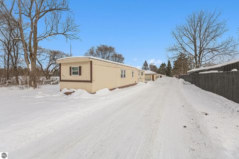 Photo of 200 N Clark Street, Mesick, MI 49668 (MLS # 1941228)
