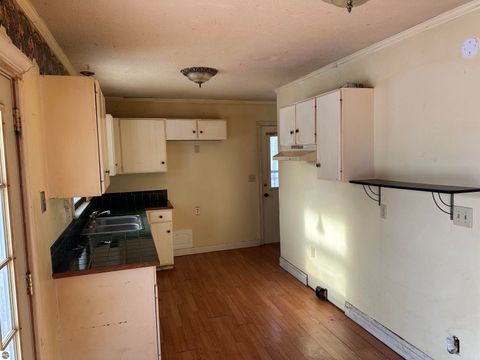 Tiny photo for 414 Cottage Avenue, Clare, MI 48617 (MLS # 1941274)