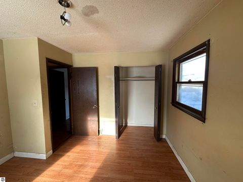 Tiny photo for 414 Cottage Avenue, Clare, MI 48617 (MLS # 1941274)