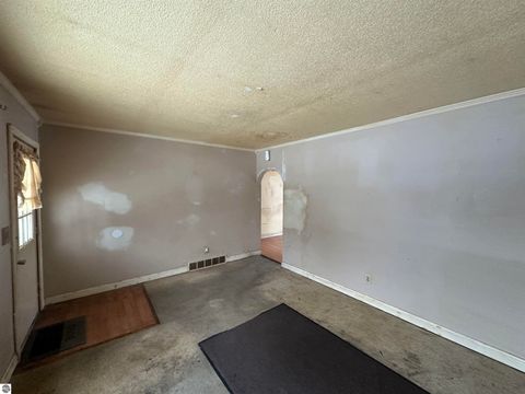 Tiny photo for 414 Cottage Avenue, Clare, MI 48617 (MLS # 1941274)