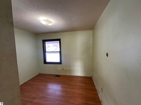 Tiny photo for 414 Cottage Avenue, Clare, MI 48617 (MLS # 1941274)