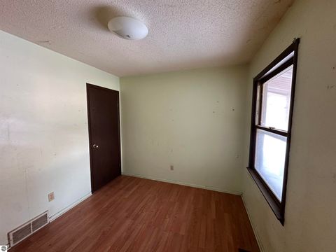 Tiny photo for 414 Cottage Avenue, Clare, MI 48617 (MLS # 1941274)