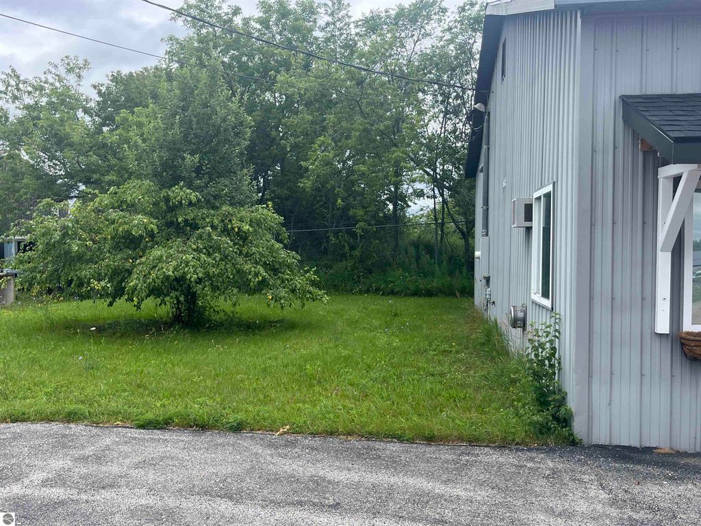 Photo of 731 Mizar Court, Traverse City, MI 49685 (MLS # 1936581)