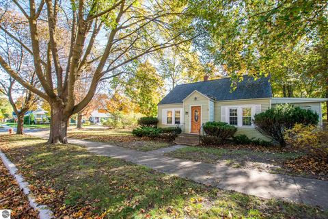 Tiny photo for 1101 Jefferson Avenue, Traverse City, MI 49684 (MLS # 1940113)
