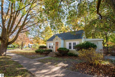 Tiny photo for 1101 Jefferson Avenue, Traverse City, MI 49684 (MLS # 1940113)
