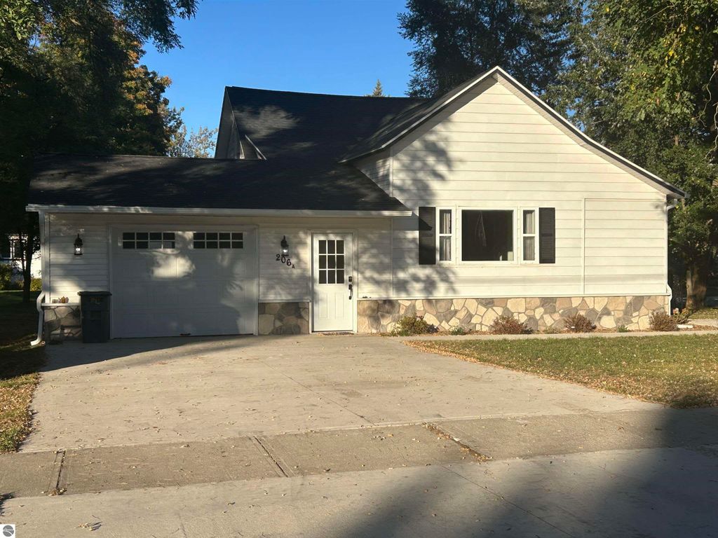 Photo of 206 W 4th Street, Kalkaska, MI 49646 (MLS # 1939550)