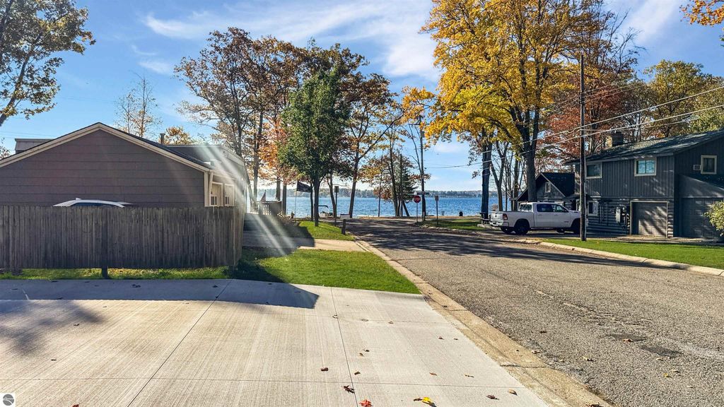 Photo of 112 Iroquois Place, Cadillac, MI 49601 (MLS # 1939996)