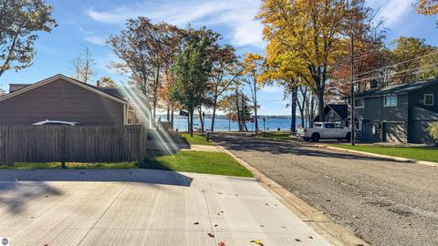 Tiny photo for 112 Iroquois Place, Cadillac, MI 49601 (MLS # 1939996)