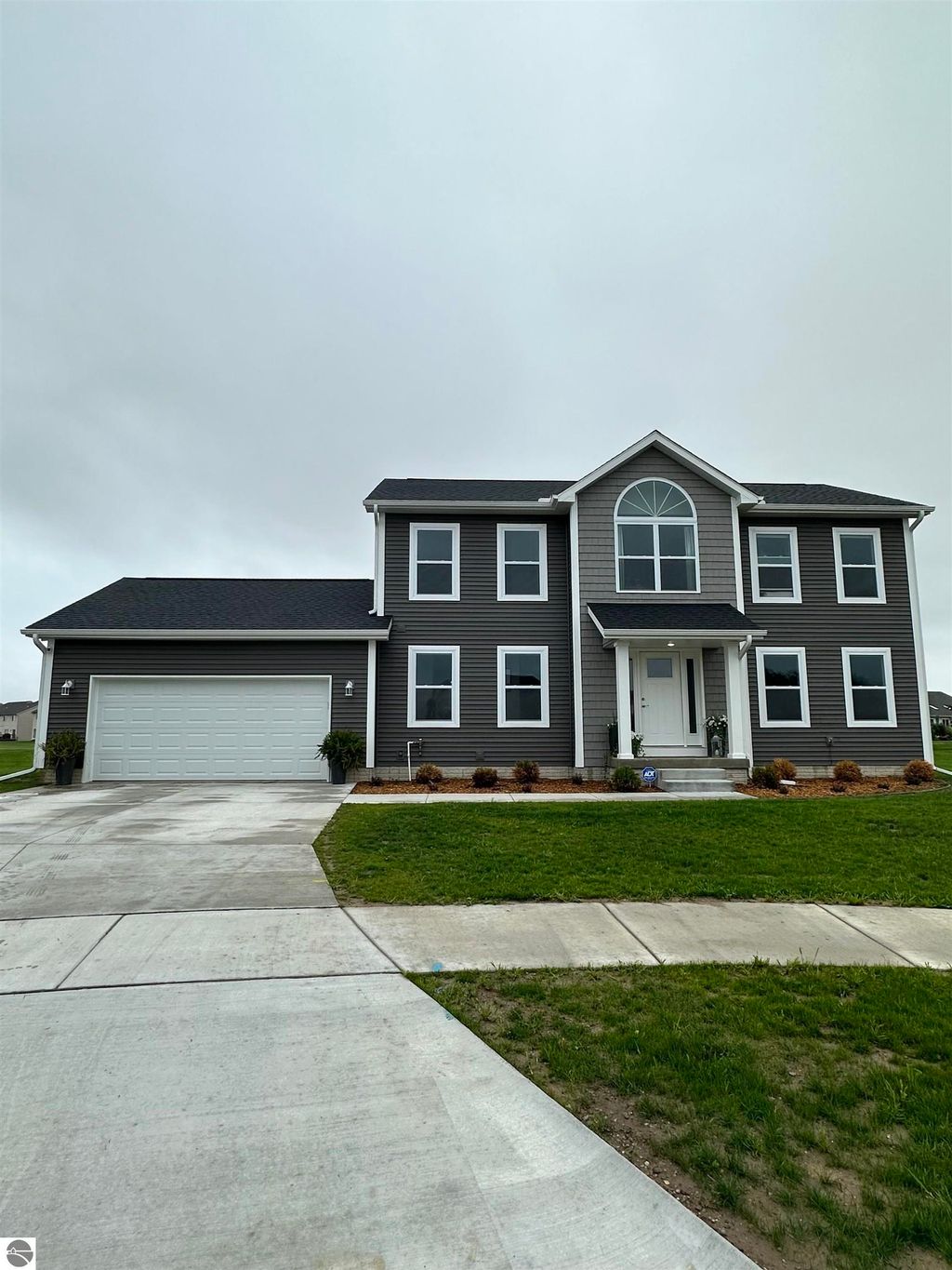 Photo of 1524 Somerset Court, Mt Pleasant, MI 48858 (MLS # 1937731)