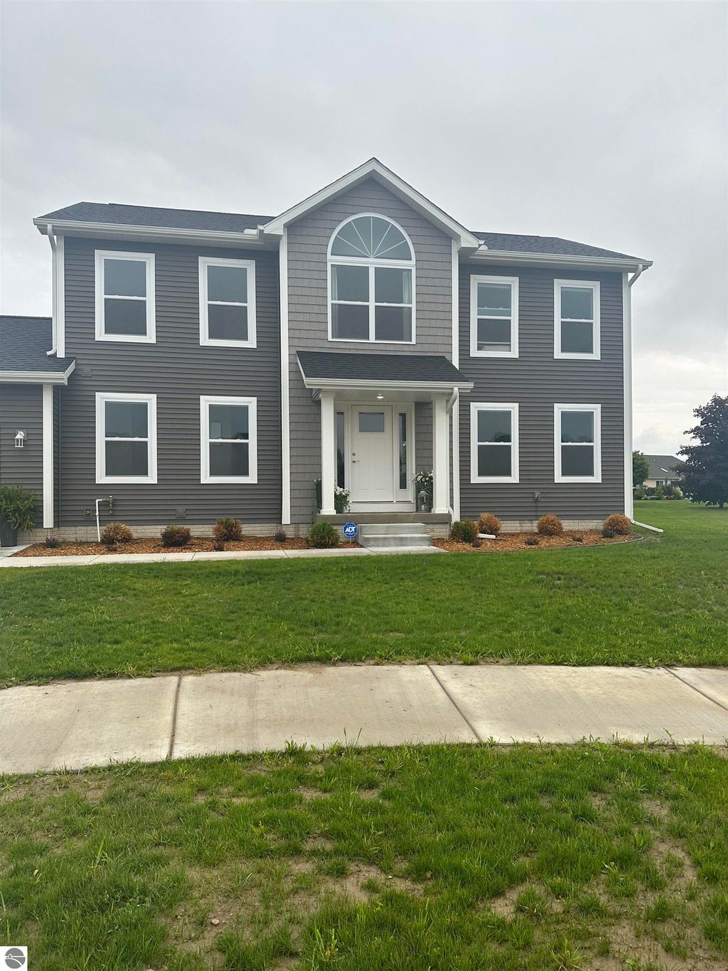 Photo of 1524 Somerset Court, Mt Pleasant, MI 48858 (MLS # 1937731)