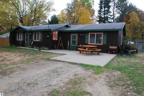 Photo of 9088 Sunshine Drive, St Helen, MI 48656 (MLS # 1939952) Photo of 9088 Sunshine Drive, St Helen, MI 48656 (MLS # 1939952)