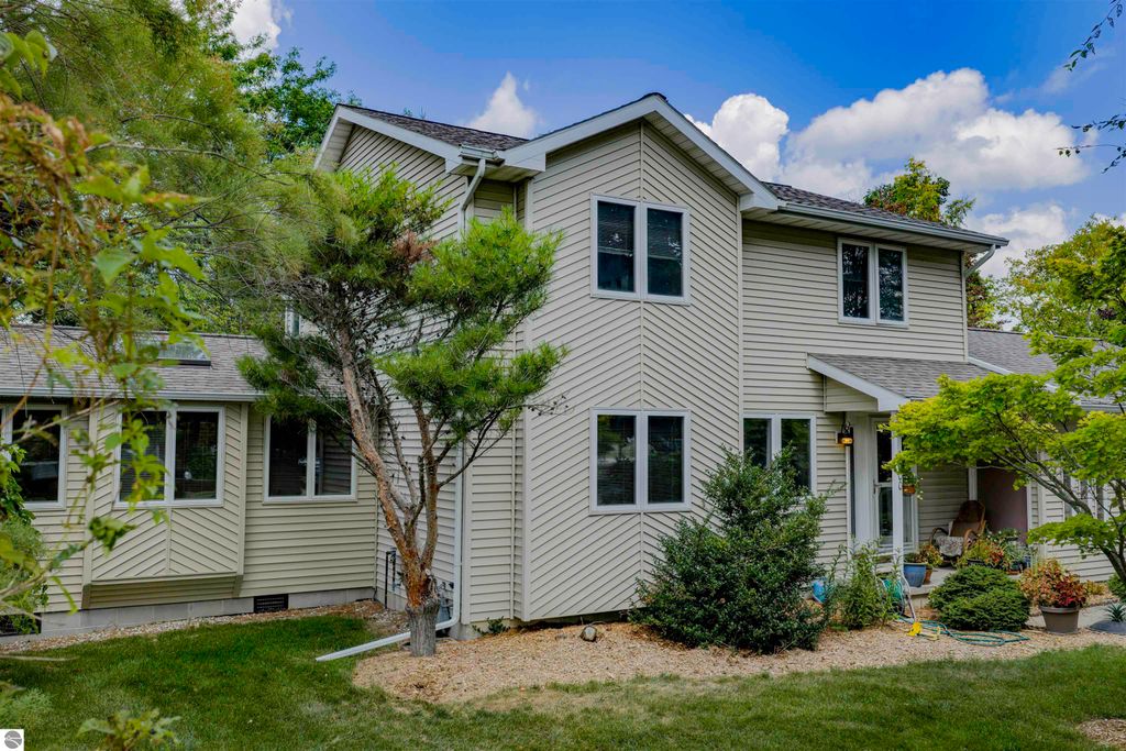 Photo of 1000 Country Way, Mt Pleasant, MI 48858 (MLS # 1937481)
