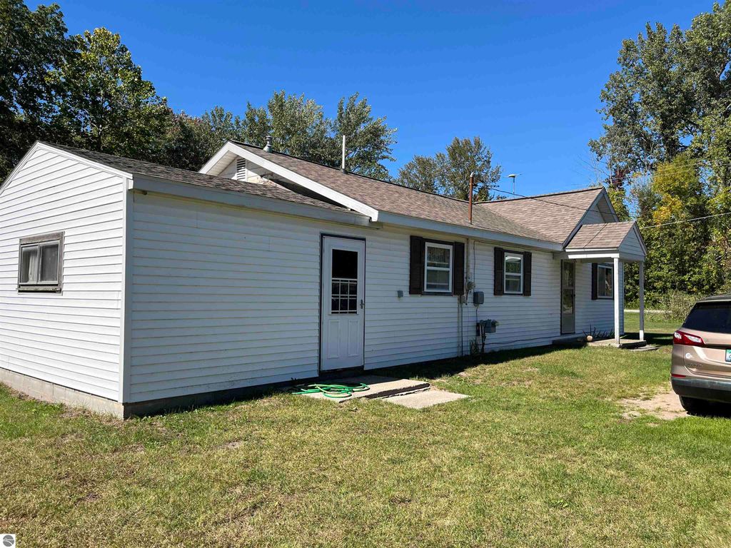 Photo of 2096 E Coggins Road, Pinconning, MI 48650 (MLS # 1939170)