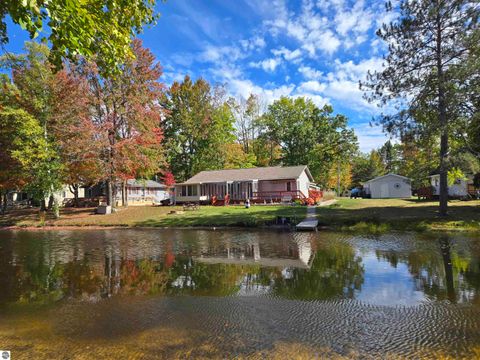 Photo of 159 Aspenwood Drive, Prudenville, MI 48651 (MLS # 1939483)