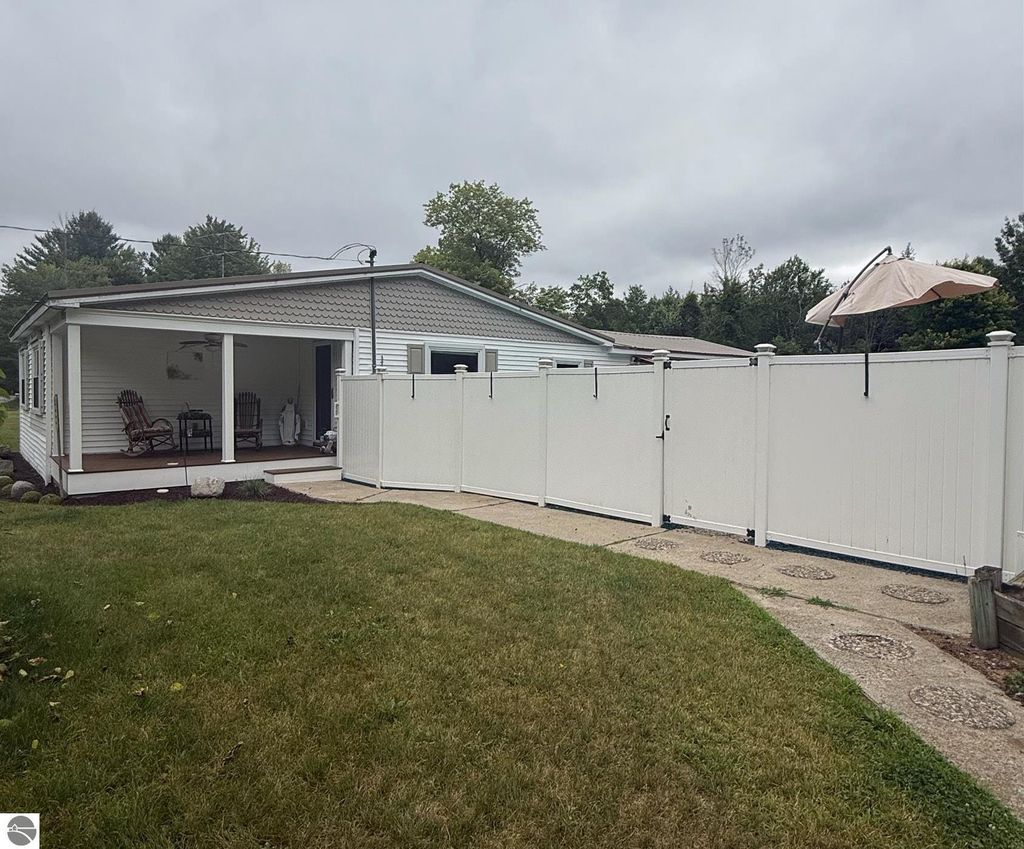 Photo of 2613 S Whitney Beach, Beaverton, MI 48612 (MLS # 1939599)