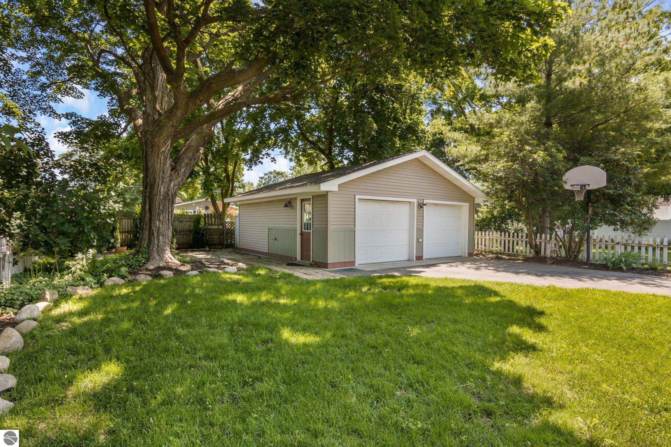 Charlevoix, Michigan 49720, United States, 2 Bedrooms Bedrooms, ,1 BathroomBathrooms,Residential,Active,168699